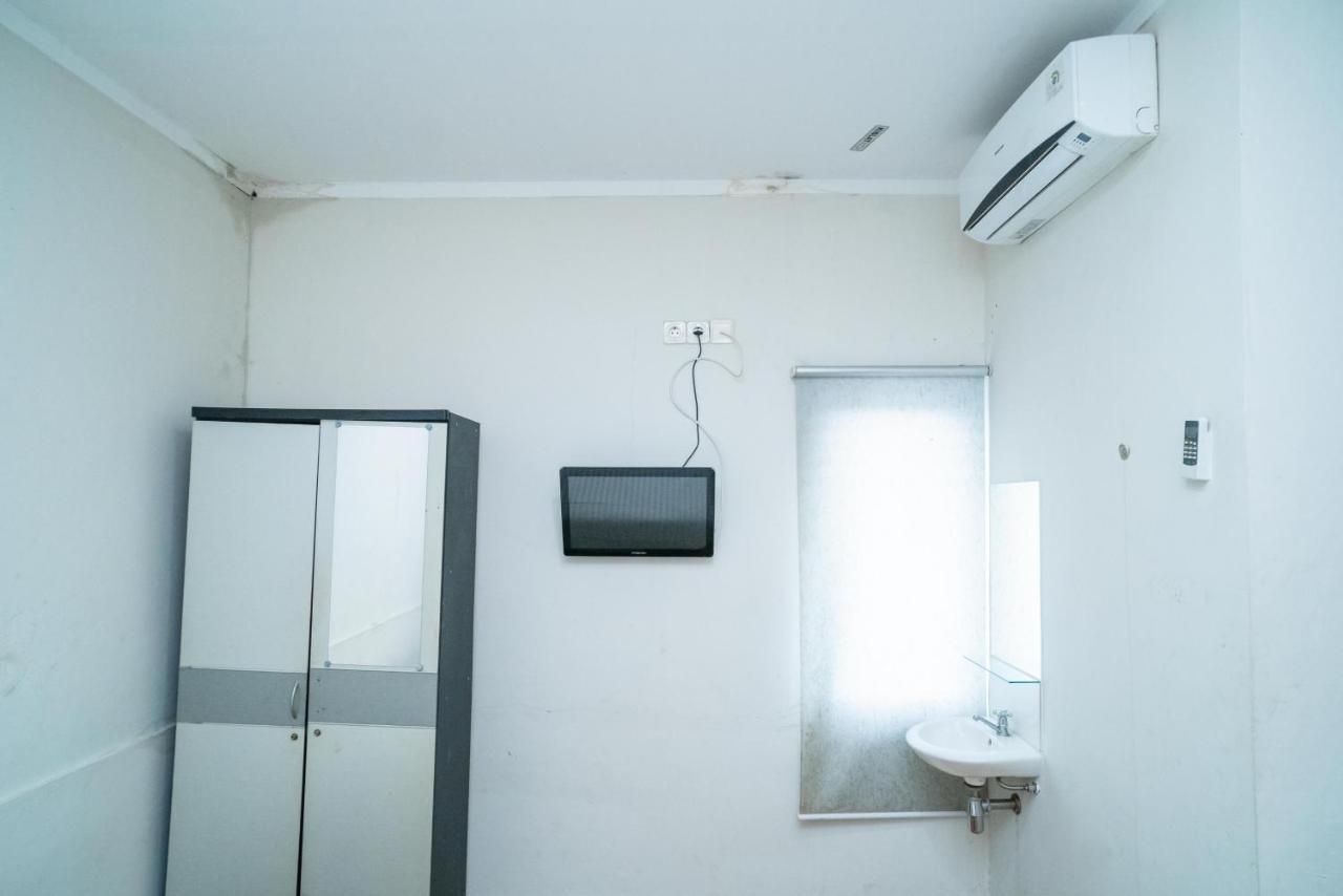 77 Guest House Serpong RedPartner Tegal  Exterior foto